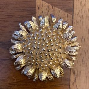 Castlecliff Vintage gold tone sun flower brooch